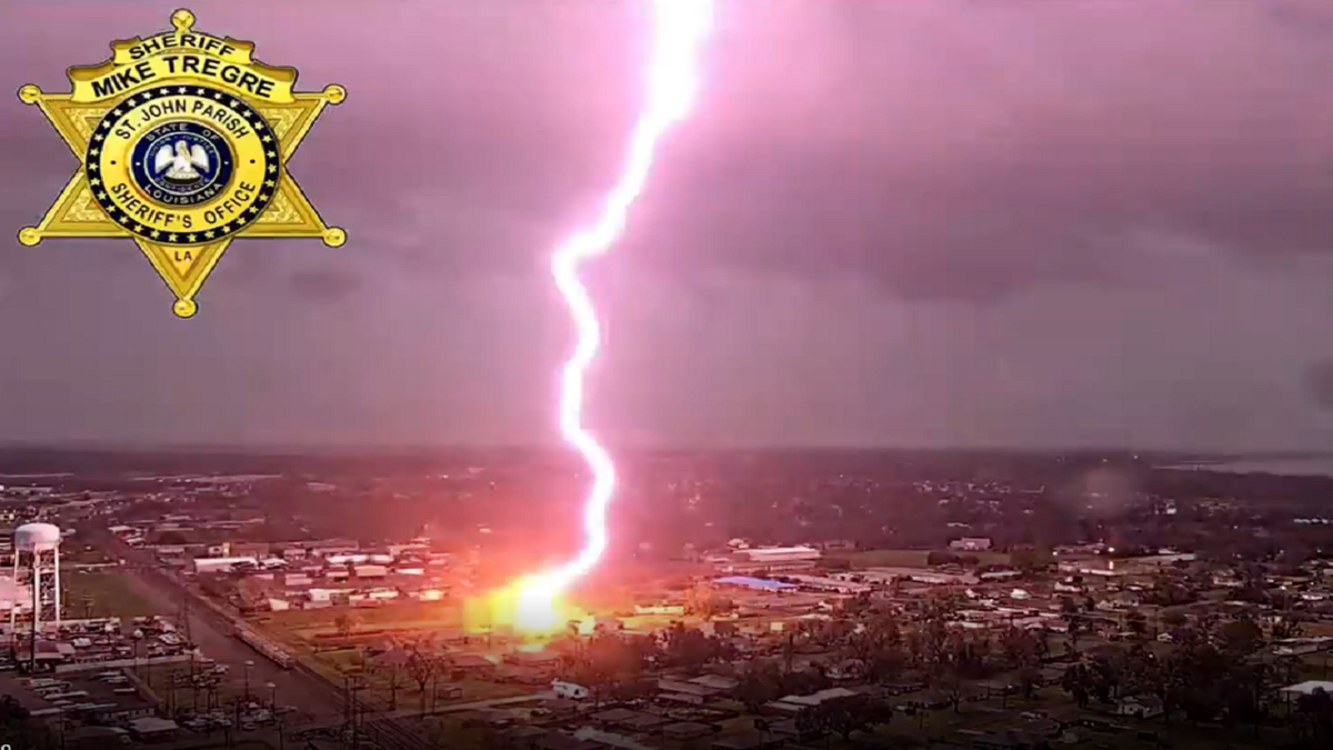 Louisiana police video shows lightning strike