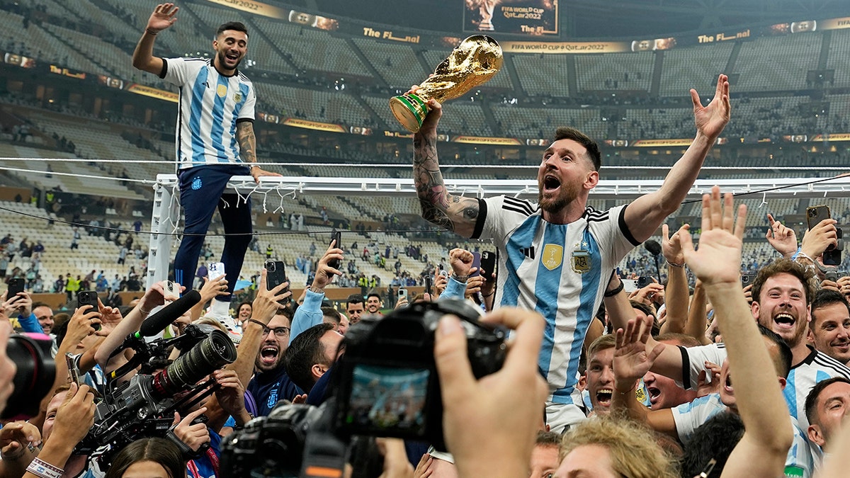 Lionel Messi Wife Antonela Roccuzzo Fetes World Cup in Louis Vuitton – WWD