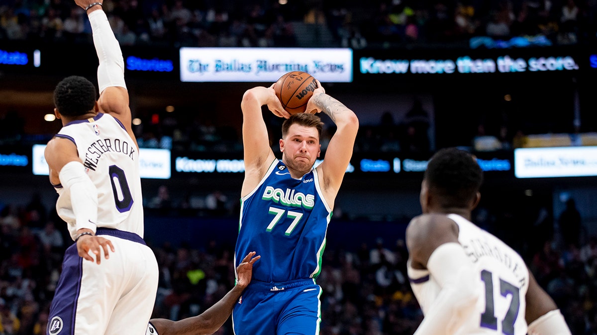 StatsCentre on X: Taking his offensive mastery to another level on  Thursday night in his team's 112-105 defeat of the Clippers, Luka Doncic  dropped 51 points to not only set a new