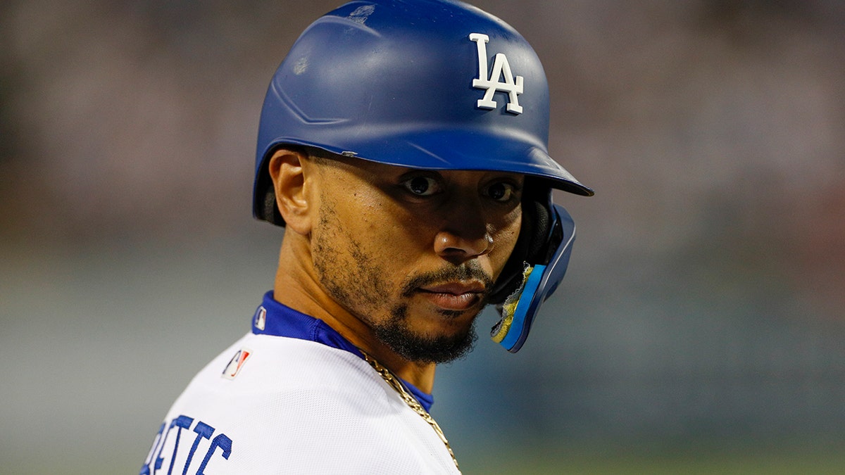 Hernández: What happened to Mookie Betts? Dodgers need a leader, not an 0-7  role player