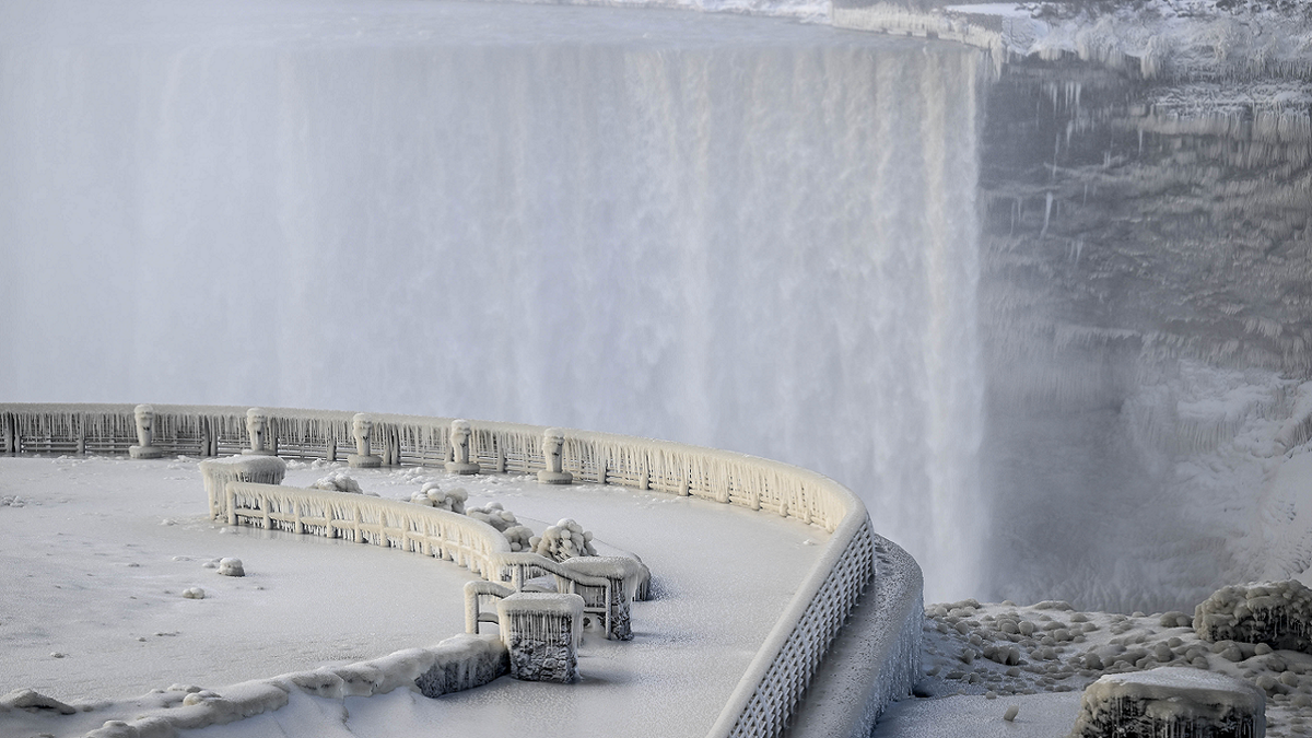 Niagara Falls viewing area frozen over