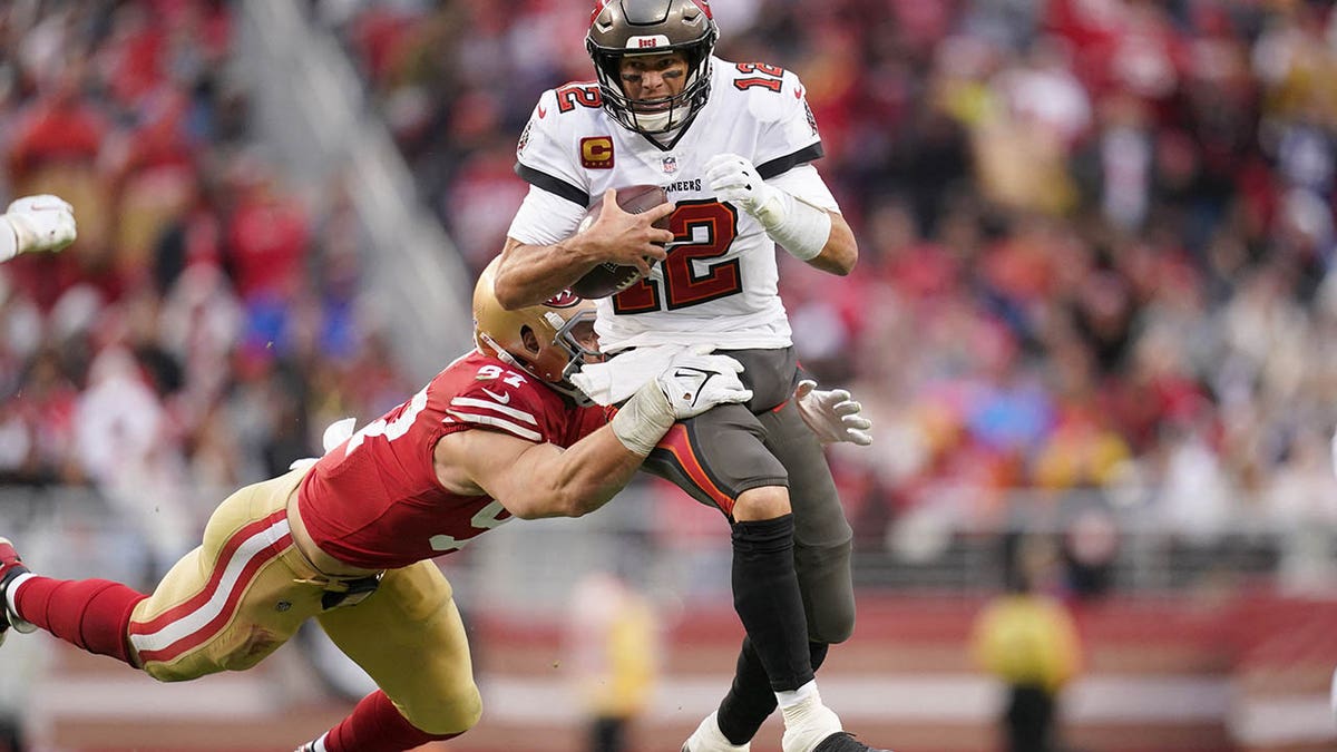 Nick Bosa tackles Tom Brady