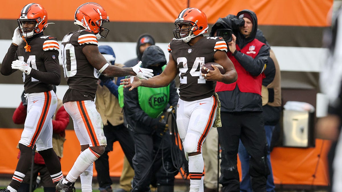 Nick Chubb is congratulated by Jarvis Landry