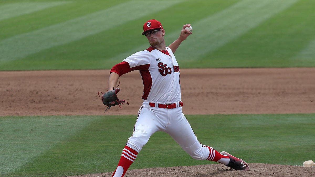 Jeff Belge pitches during the NCAA 2018 Division I Baseball Championship