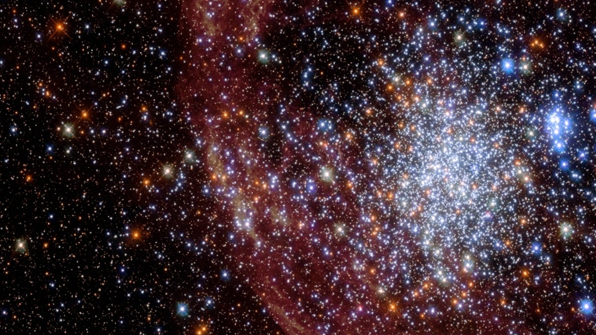 Hubble Images Show Stars In Globular Cluster Gleaming With 'nebulosity ...