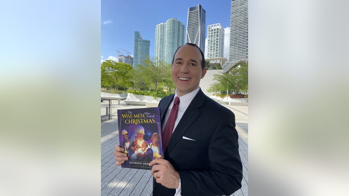 Raymond Arroyo holds new book