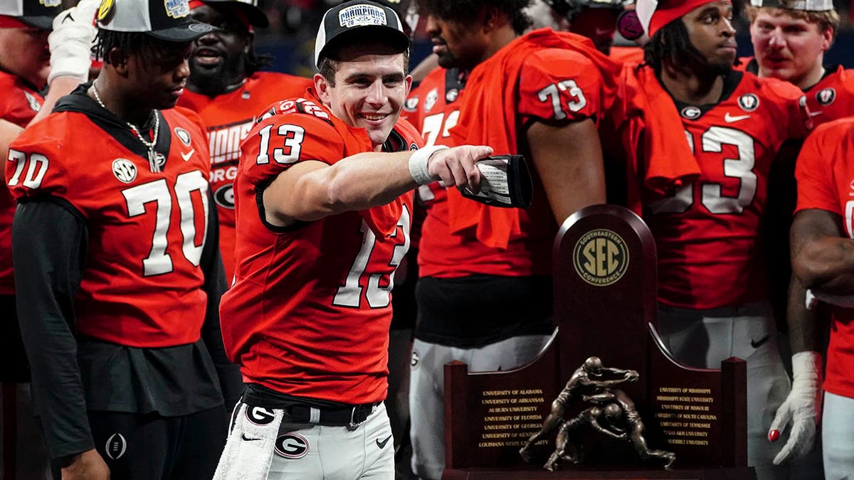 Stetson Bennett points to his team