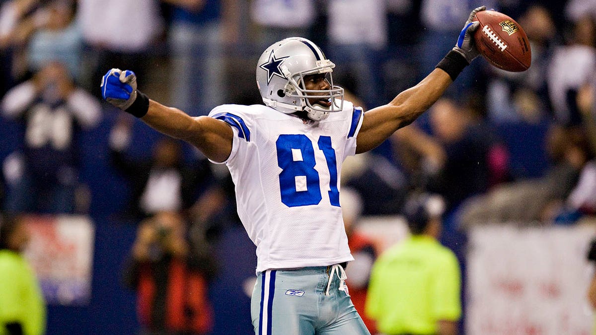 Terrell Owens celebrates touchdown