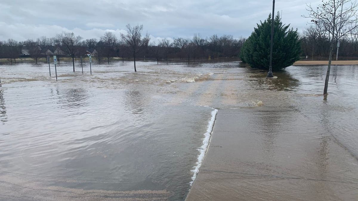 Nashville floods proceed blizzard