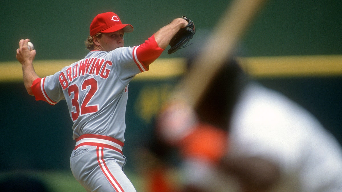 Time for Reds to retire Tom Browning's No. 32