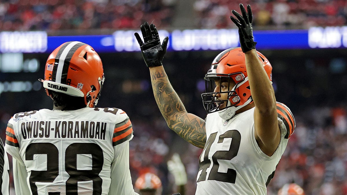 Browns players celebrate in game against Texans