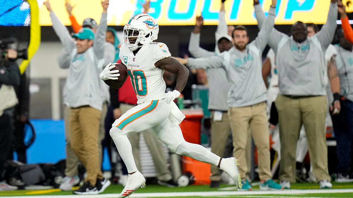 Dolphins WR Tyreek Hill claims he doesn't watch film before games — he  plays 'Madden