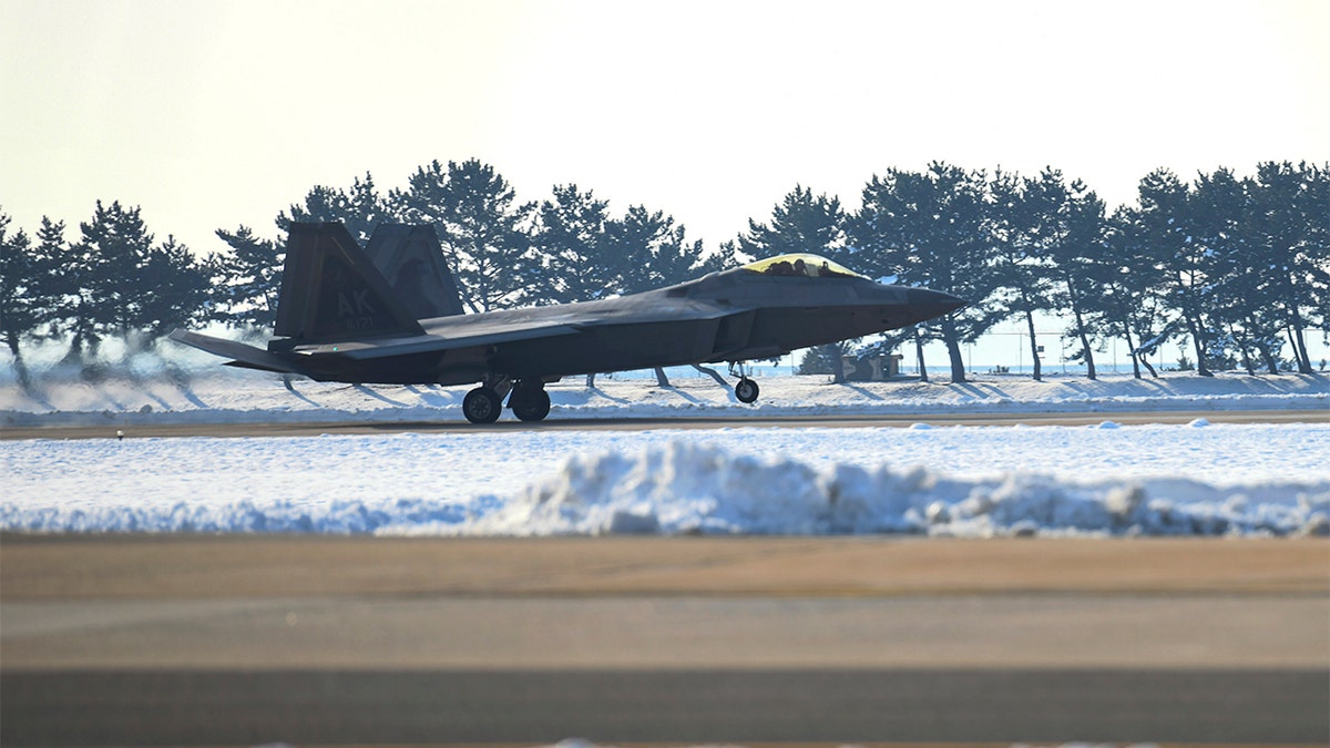 US and South Korean aircraft fly over Korean Peninsula