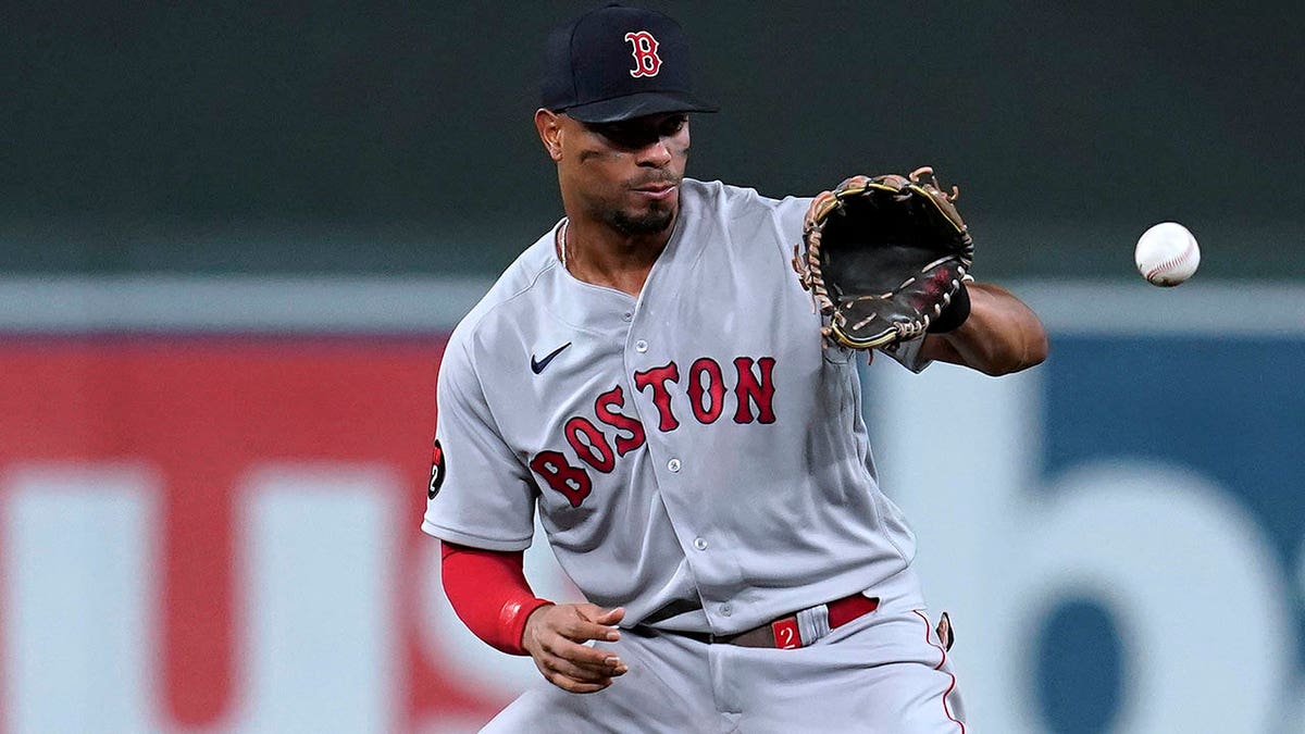 MLB Network on X: BREAKING: Xander Bogaerts is reportedly heading out West  to join the Padres on an 11-year deal.  / X