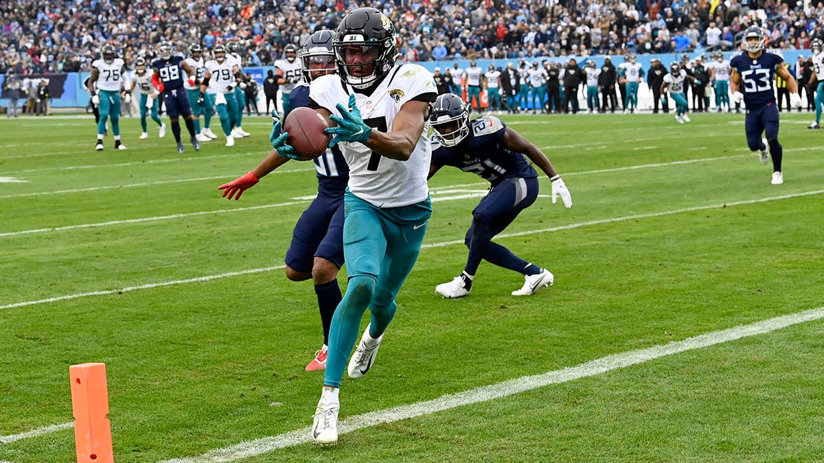 Zay Jones TD catch