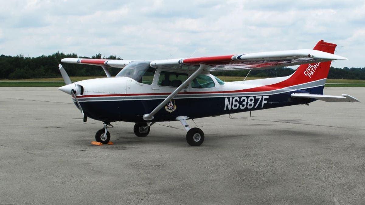 Cessna Skyhawk (N6387F)