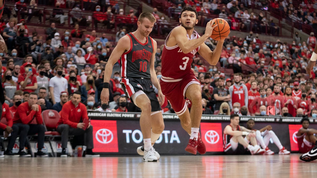 Anthony Leal drives to hoop