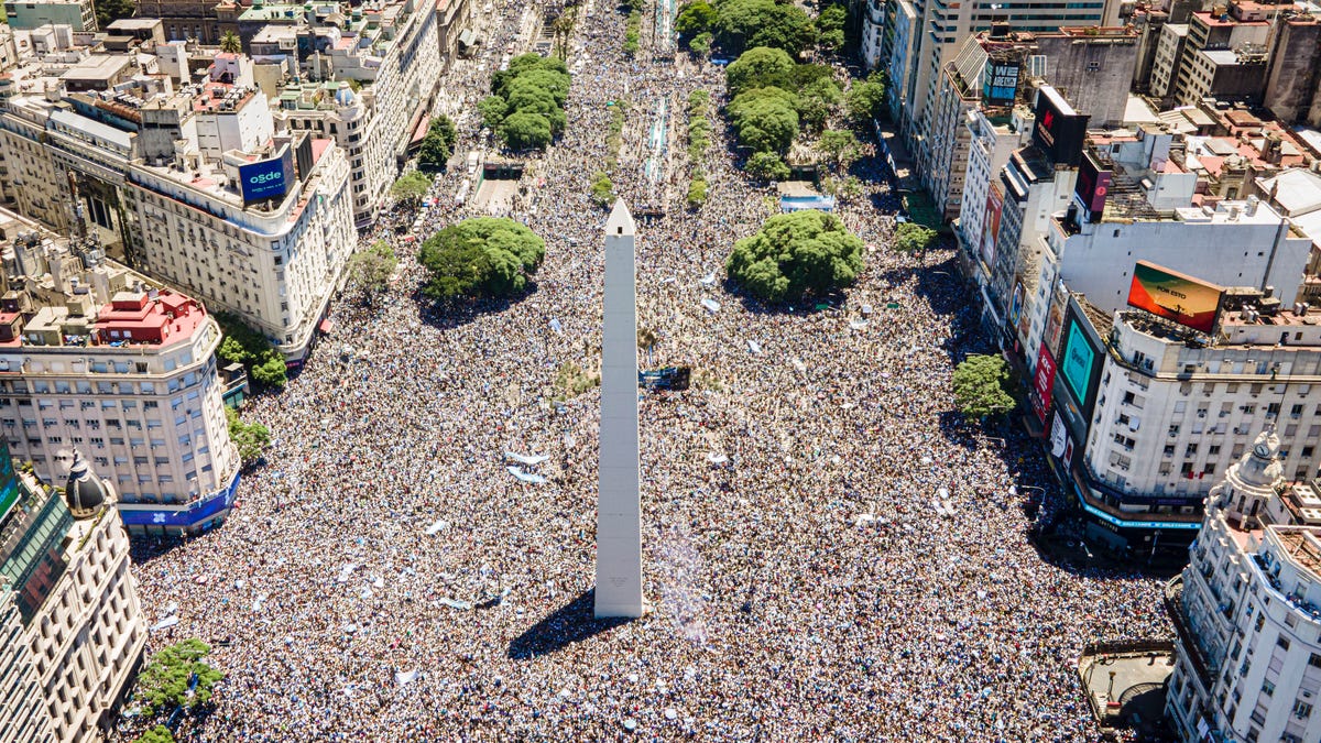 Argentina crowd surrounds obelisk 