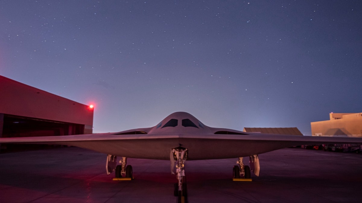 Pentagon Green Lights Manufacturing Of Nuclear-capable Stealth Bomber ...