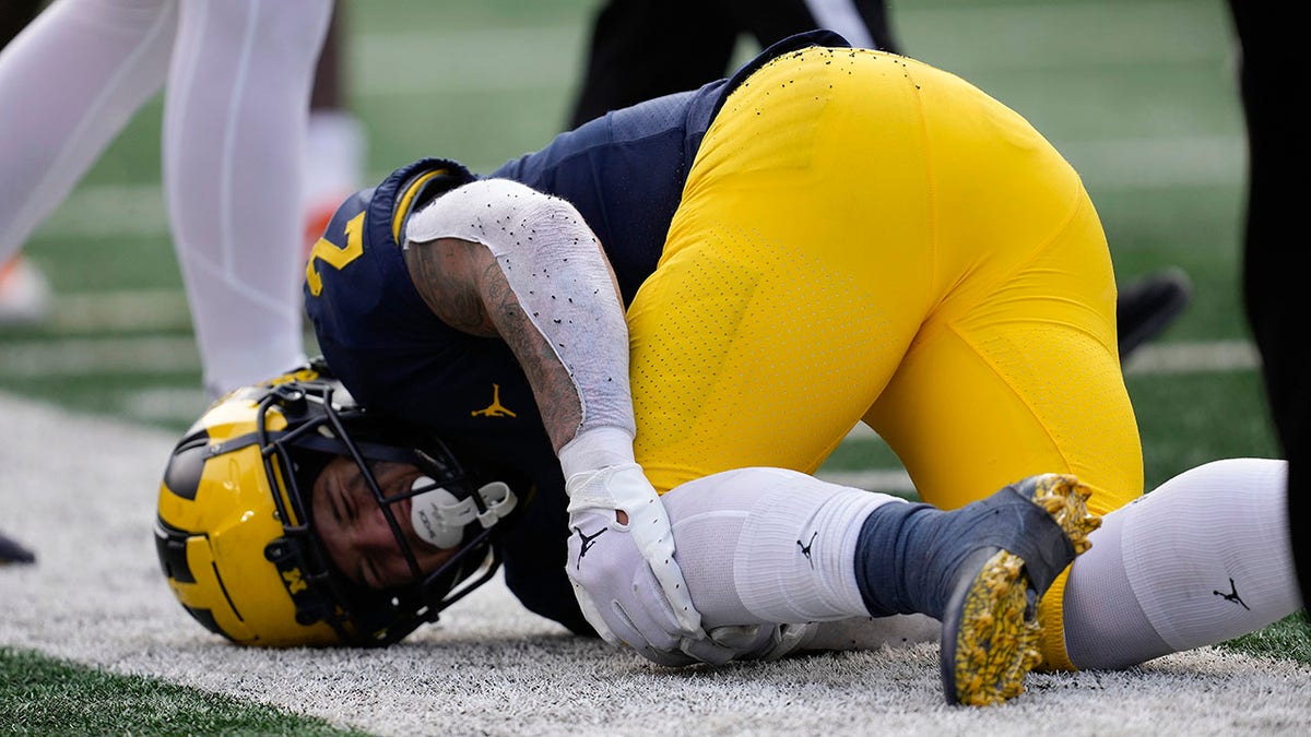 No. 2 Michigan s Heisman hopeful out for season to undergo knee