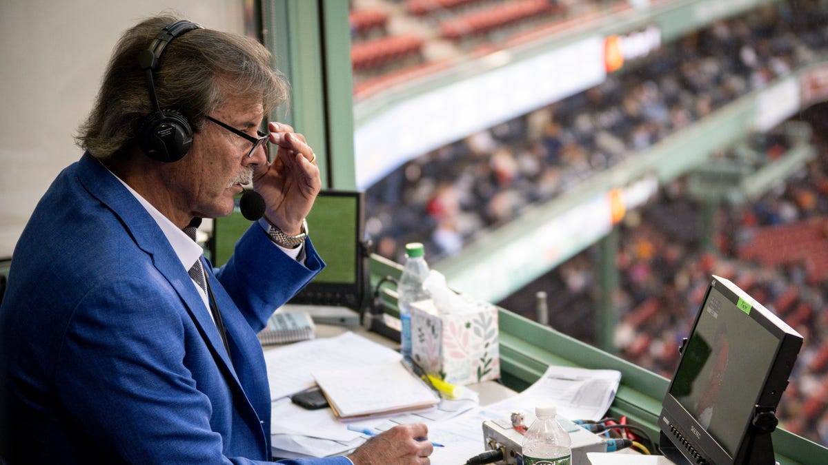 Dennis Eckersley reacts to tribute