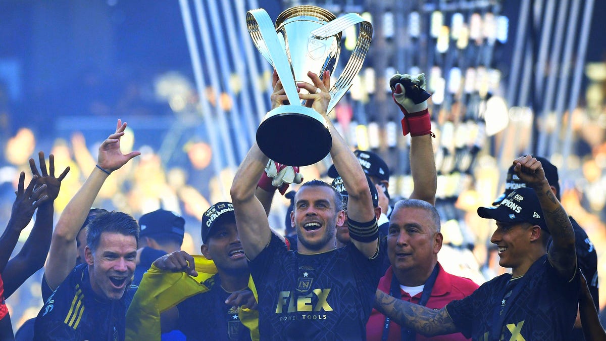 Gareth Bale hoists trophy