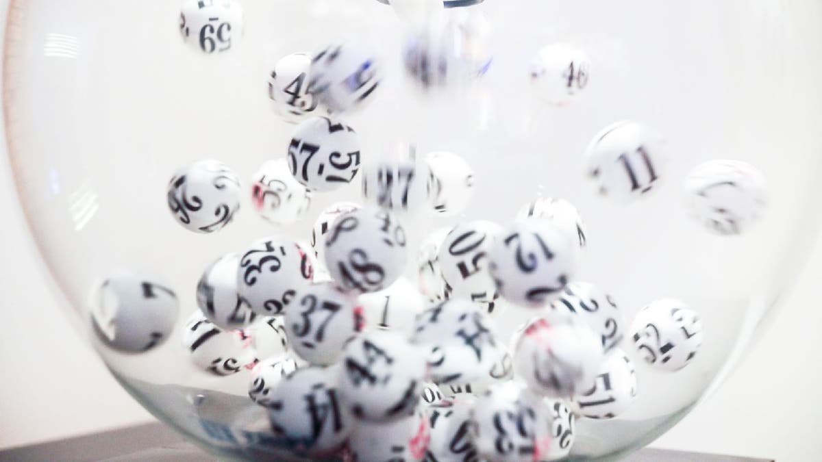 Lottery drawing with lottery balls shuffled