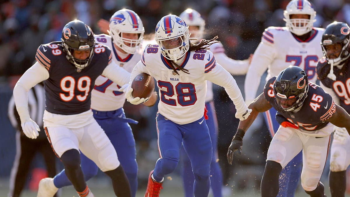 Bills use ground game to clinch AFC East in dominant win over Bears