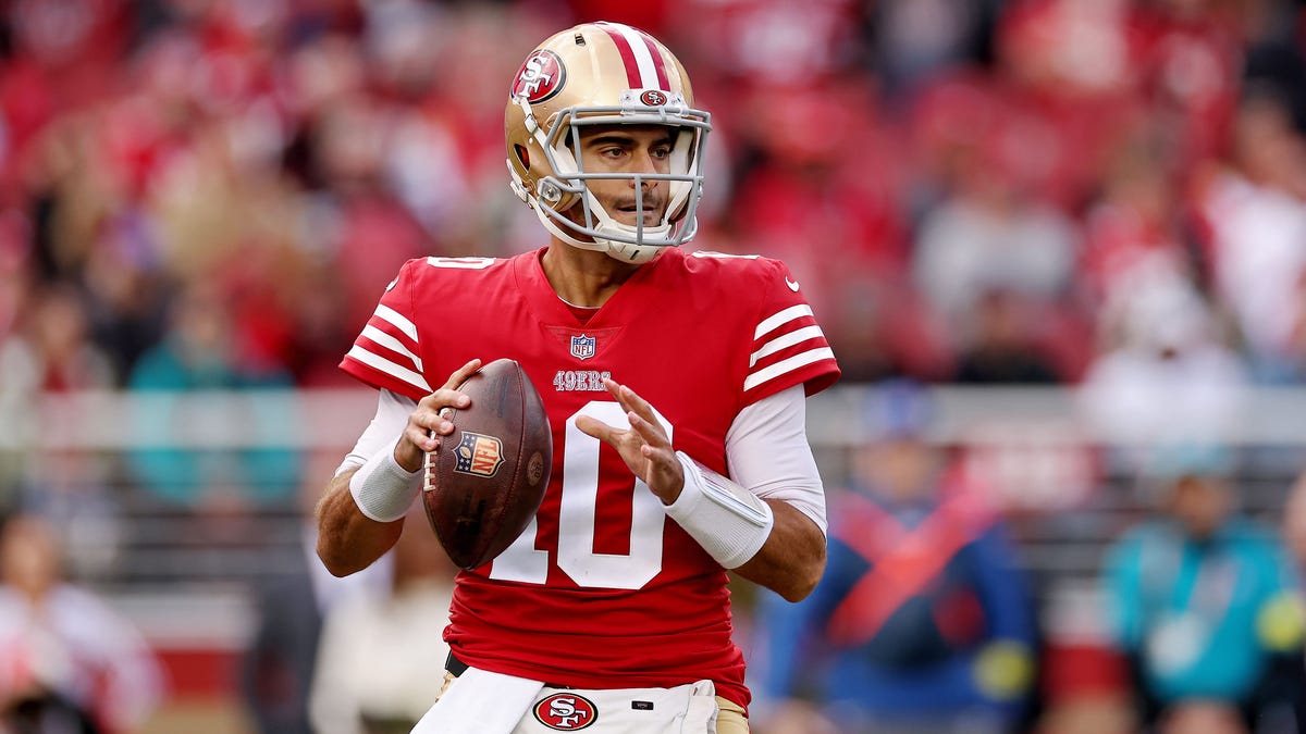 Jimmy Garoppolo drops back to pass