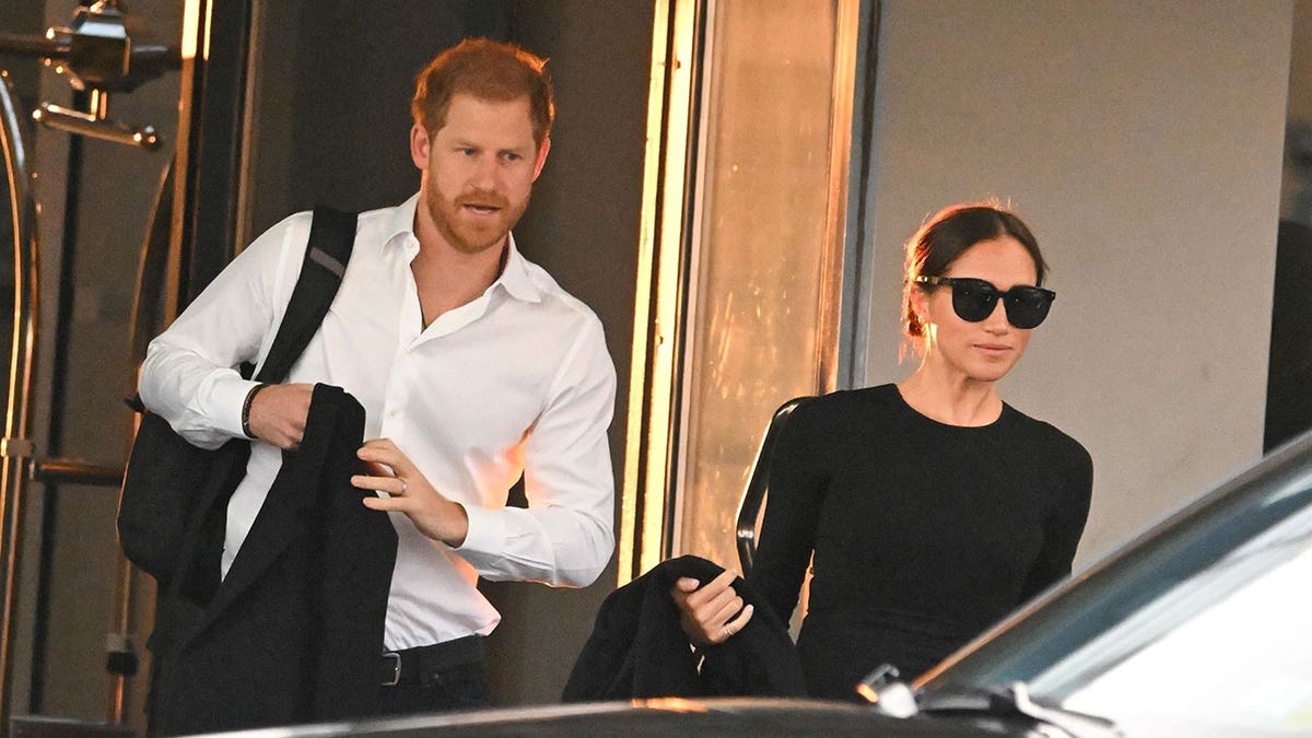 Harry and Meghan Markle seen arriving at NY airport during late afternoon