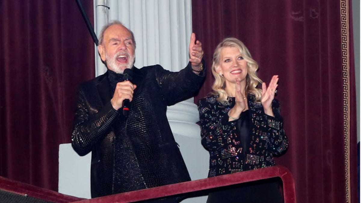 neil diamond performing at play