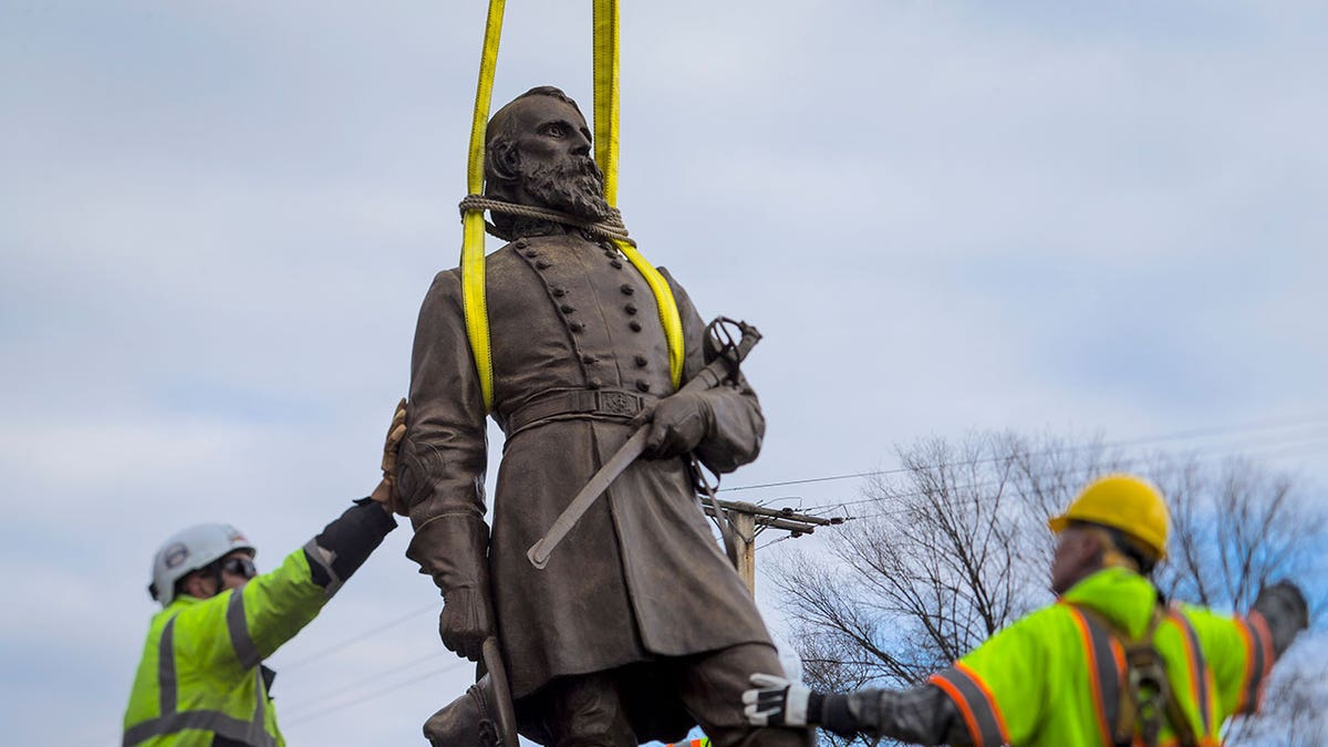 Confederate statue removed in VA