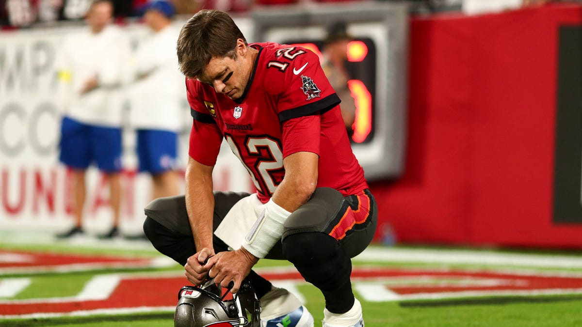 Why are Tom Brady's shoes blank? True reason behind Buccaneers star's  mysterious decision revealed