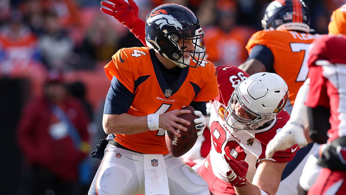 nfl dec 18 2022 broncos vs cardinals