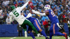 Jets' Mike White takes huge shots from Bills defenders, leading to ribs injury