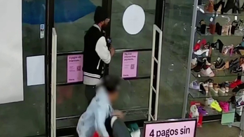 ‘Impatient thief’ in Florida fumbles clothing heist, kicks store door and pushes employee