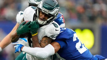 Eagles' DeVonta Smith somehow avoids Giants defenders for big TD catch
