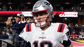 Patriots' Mac Jones offers prayers for Mike Leach at start of press conference