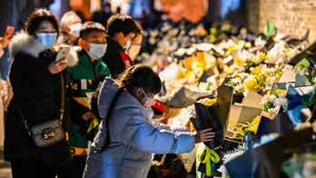 Chinese top officials pay respect to former leader Jiang Zemin