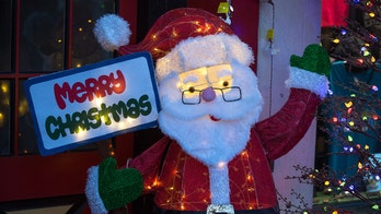 Santa Claus stuns with cringeworthy national anthem rendition