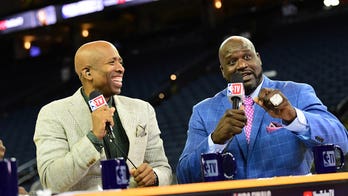 Kenny Smith shoves Shaq into Christmas tree in hilarious moment