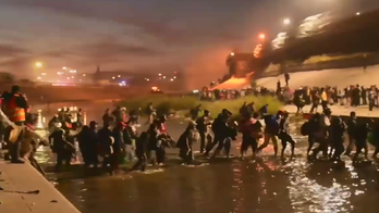 Migrant caravan of more than 1,000 crosses illegally into El Paso, Texas, video shows