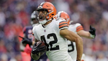 Father of Browns' Tony Fields makes falling catch after his son tosses touchdown ball into the stands