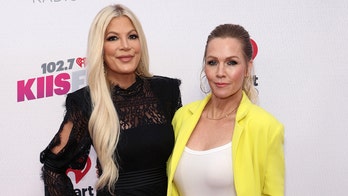 ‘90210’ stars Tori Spelling, Jennie Garth visit beach house where they filmed show:' 'Looks exactly the same'