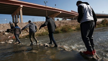 Supreme Court temporarily pauses lifting Title 42 border restrictions: Texas, DHS react