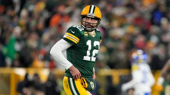 Aaron Rodgers blasts 'complete horses--t' report about communication of hand signals