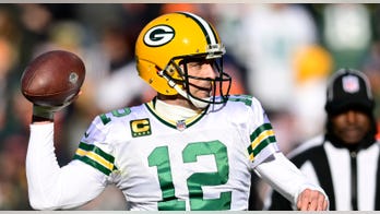 Packers' Aaron Rodgers screams at head coach Matt LaFleur for not throwing challenge flag vs. Bears