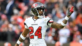 Buccaneers' Carlton Davis blows off question from reporter who had heated exchange with Giovani Bernard