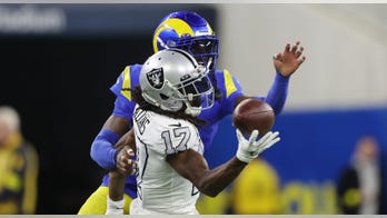 Raiders' Davante Adams makes ridiculous one-handed catch over Rams' Jalen Ramsey