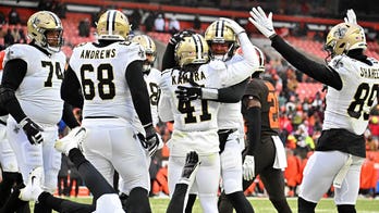 Saints stay in playoff hunt with win over Browns